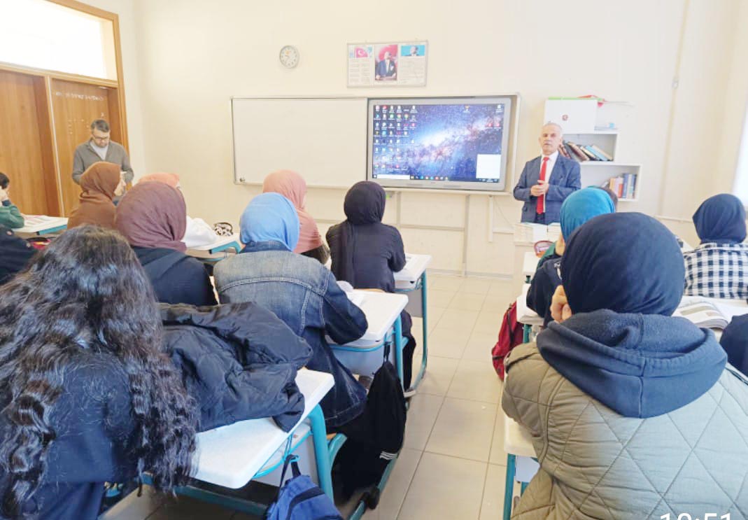 Yozgat Ayşe Ilıcak İmam Hatip Ortaokulu'nda gerçekleşen "Dilimizin Zenginlikleri Projesi"