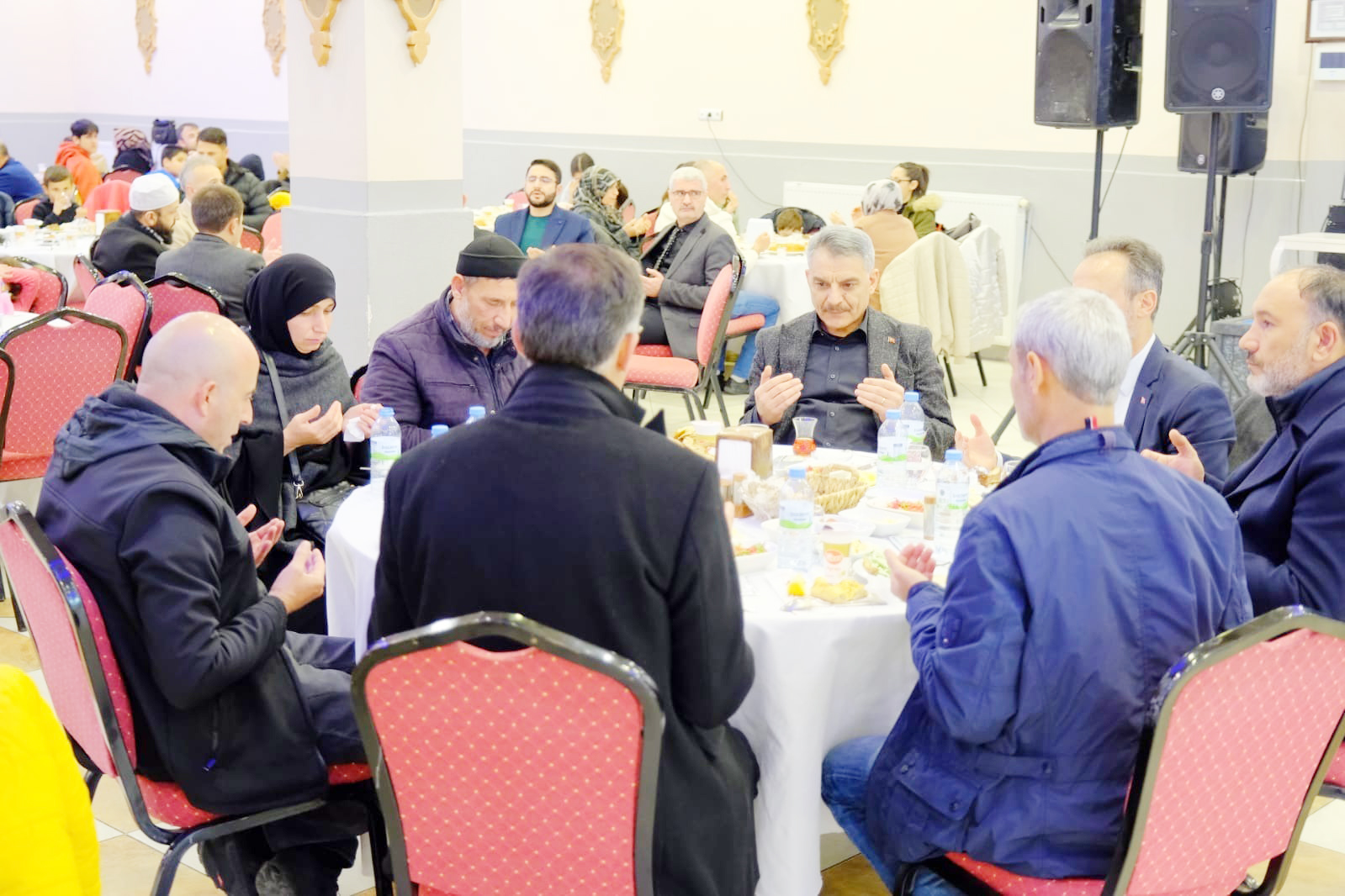 Vali Özkan, Depremzedelerle iftar sofrasında buluştu