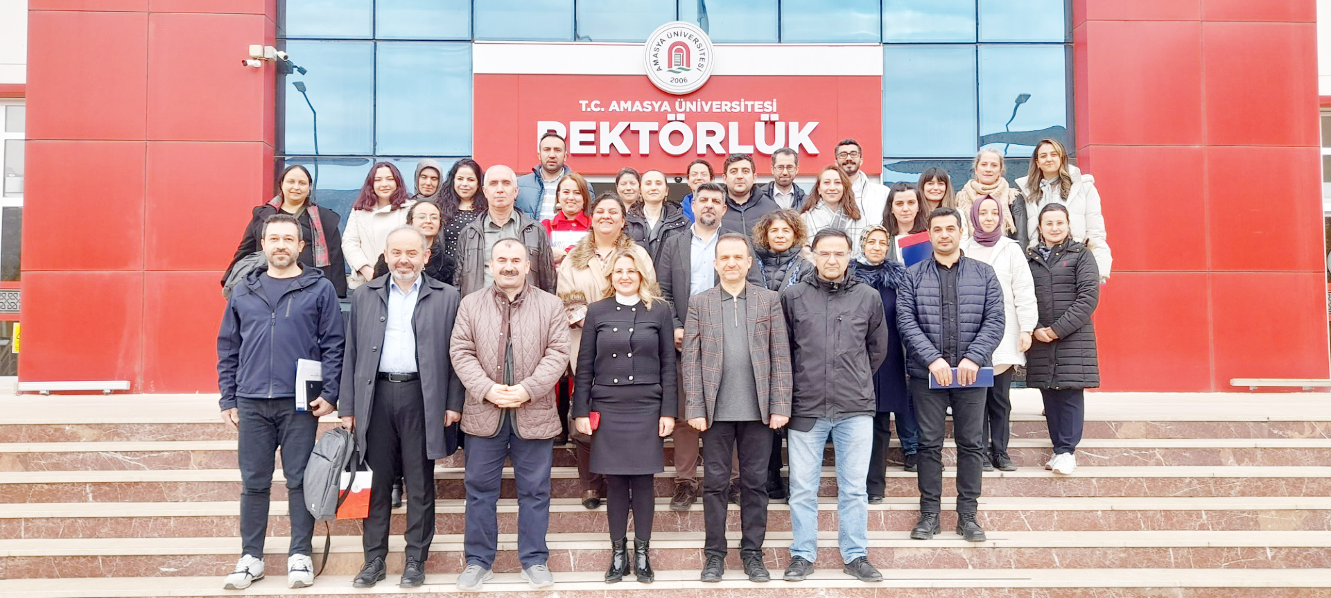 Kurumsal kapasiteyi ve akademik kadronun yetkinliklerini üst seviyelerde tutma çabasında