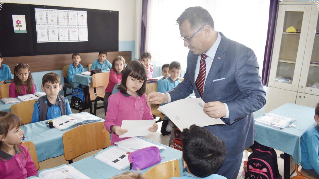 Yozgat'ta okuma yazma öğrenen ilkokul birinci sınıf öğrencileri, Milli Eğitim