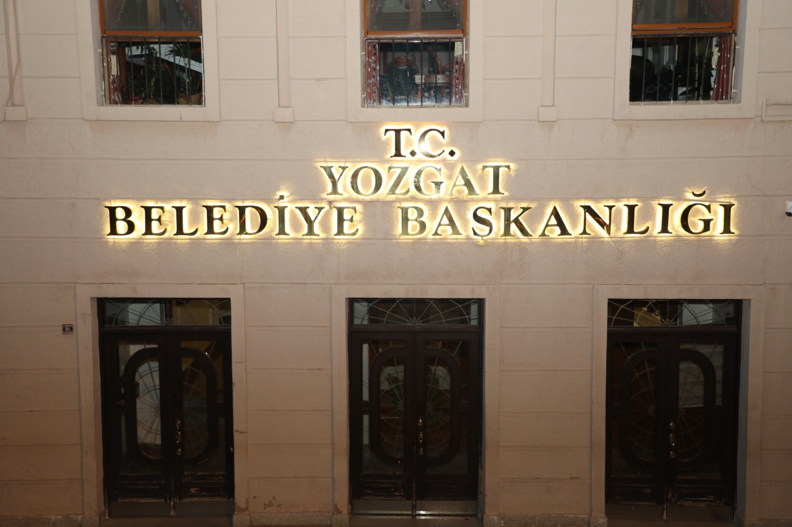 Yozgat Belediyesi’nin tabelasına T.C. ibaresi eklendi