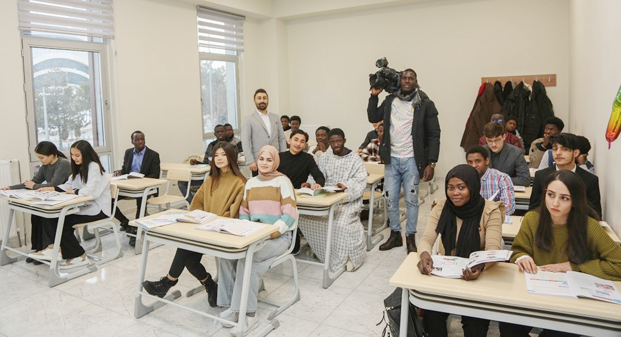 Yükseköğretim Kurulu (YÖK) Başkanı Prof. Dr. Erol Özvar, Türkiye'deki yabancı