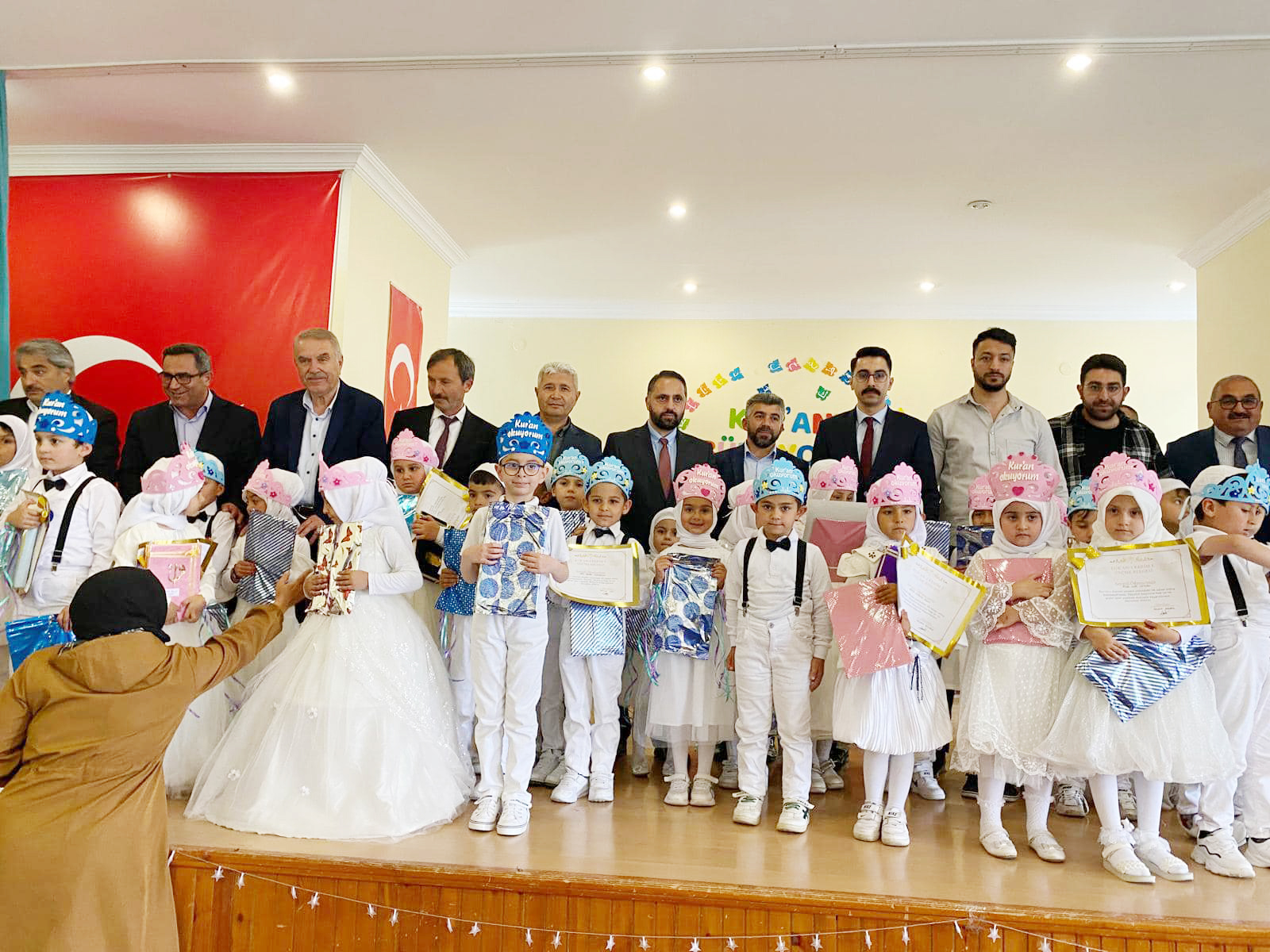 Aydıncık Kaymakamı Alperen Yıldırım, İlçe Müftülüğü'nün düzenlediği 4-6 yaş Kur'an