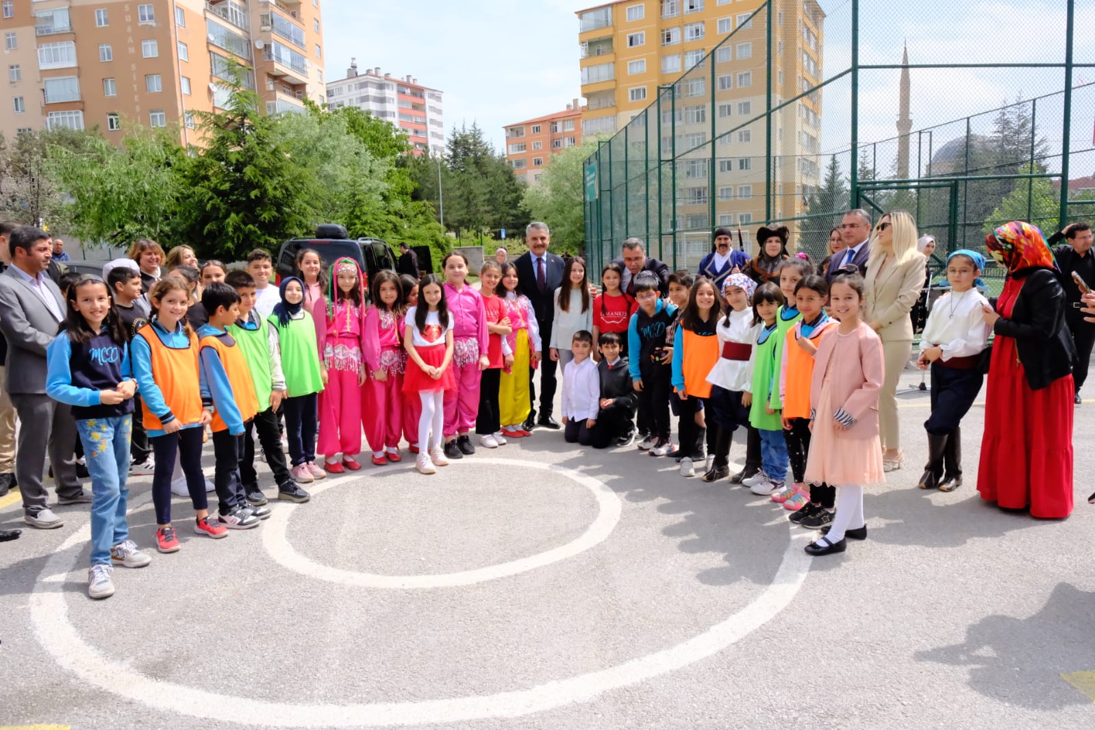 Yozgat 75. Yıl Dr. Müzeyyen Çokdeğerli İlkokulu'nda düzenlenen Çocuk Oyunları