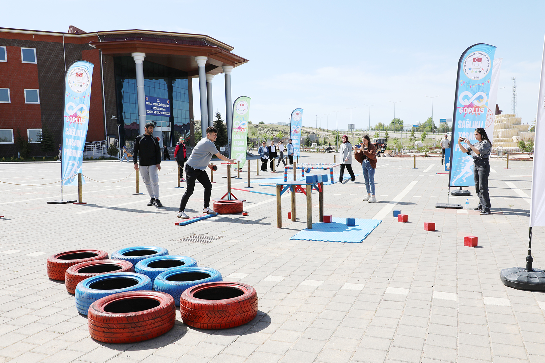 Türkiye Üniversite Sporları Federasyonu tarafından üniversite kampüslerinde düzenlenen "Üniversite Gençliği