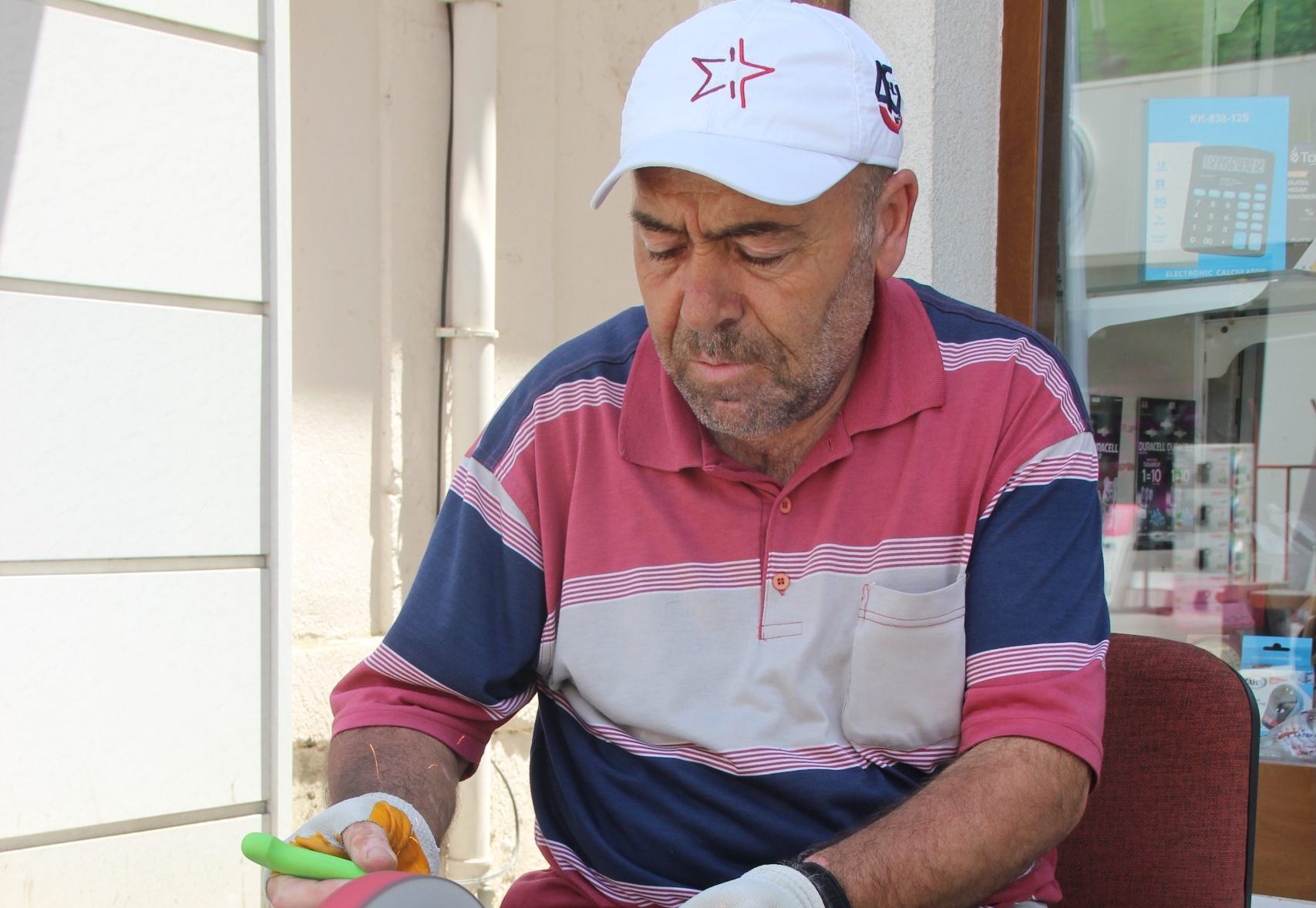 Kurban Bayramının yaklaşmasıyla birlikte vatandaşlar, kurban bıçaklarını bileyletmek için bıçakçıların