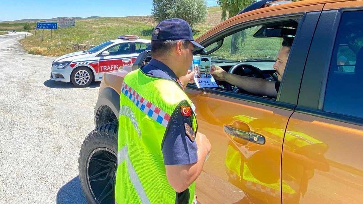 Yozgat genelinde Merkez, Sorgun ve Boğazlıyan'da Jandarma trafik ekipleri, bayram