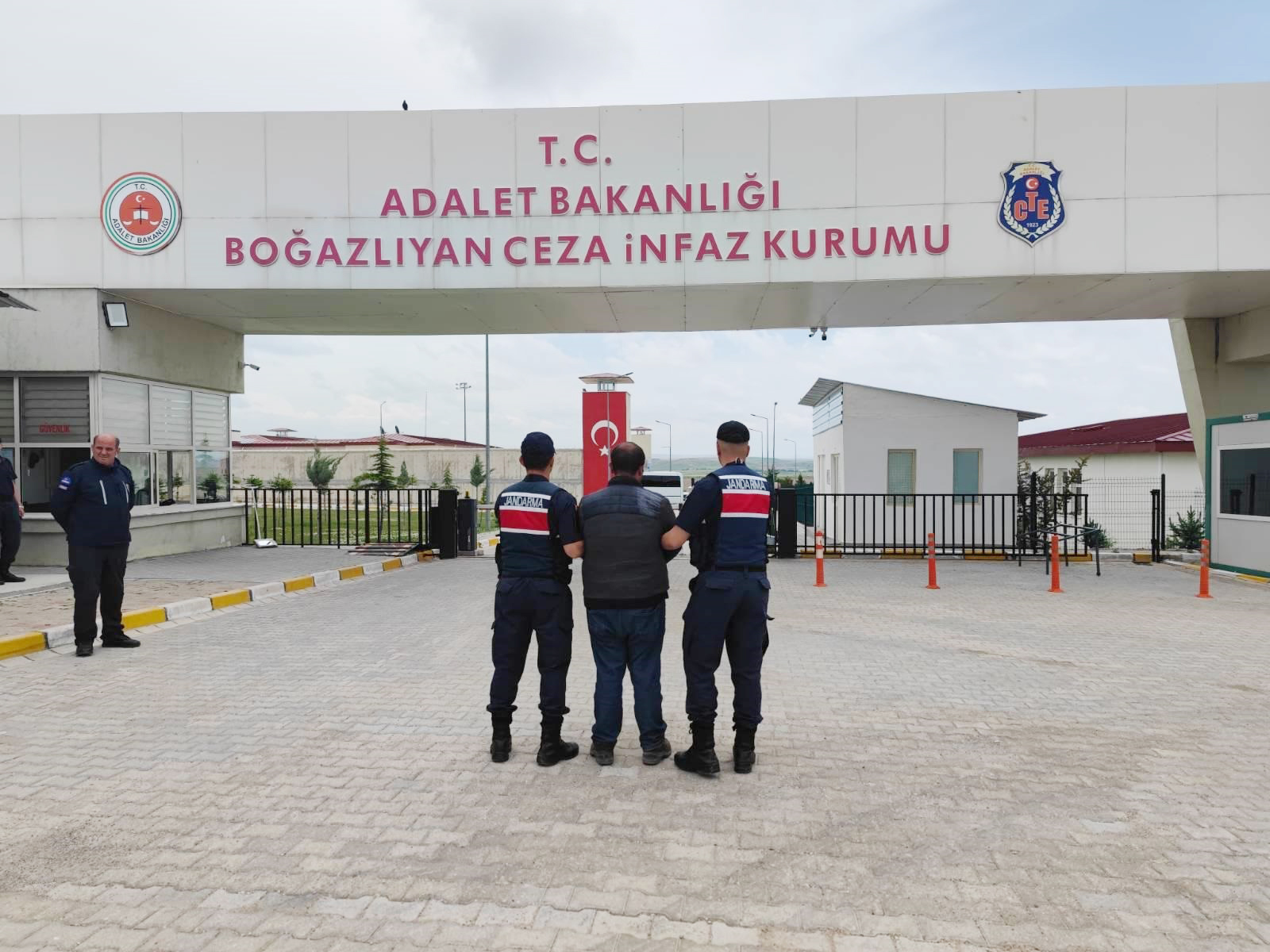 Yozgat İl Jandarma Komutanlığı ekipleri, şehir genelinde yürüttükleri başarılı operasyonlarla