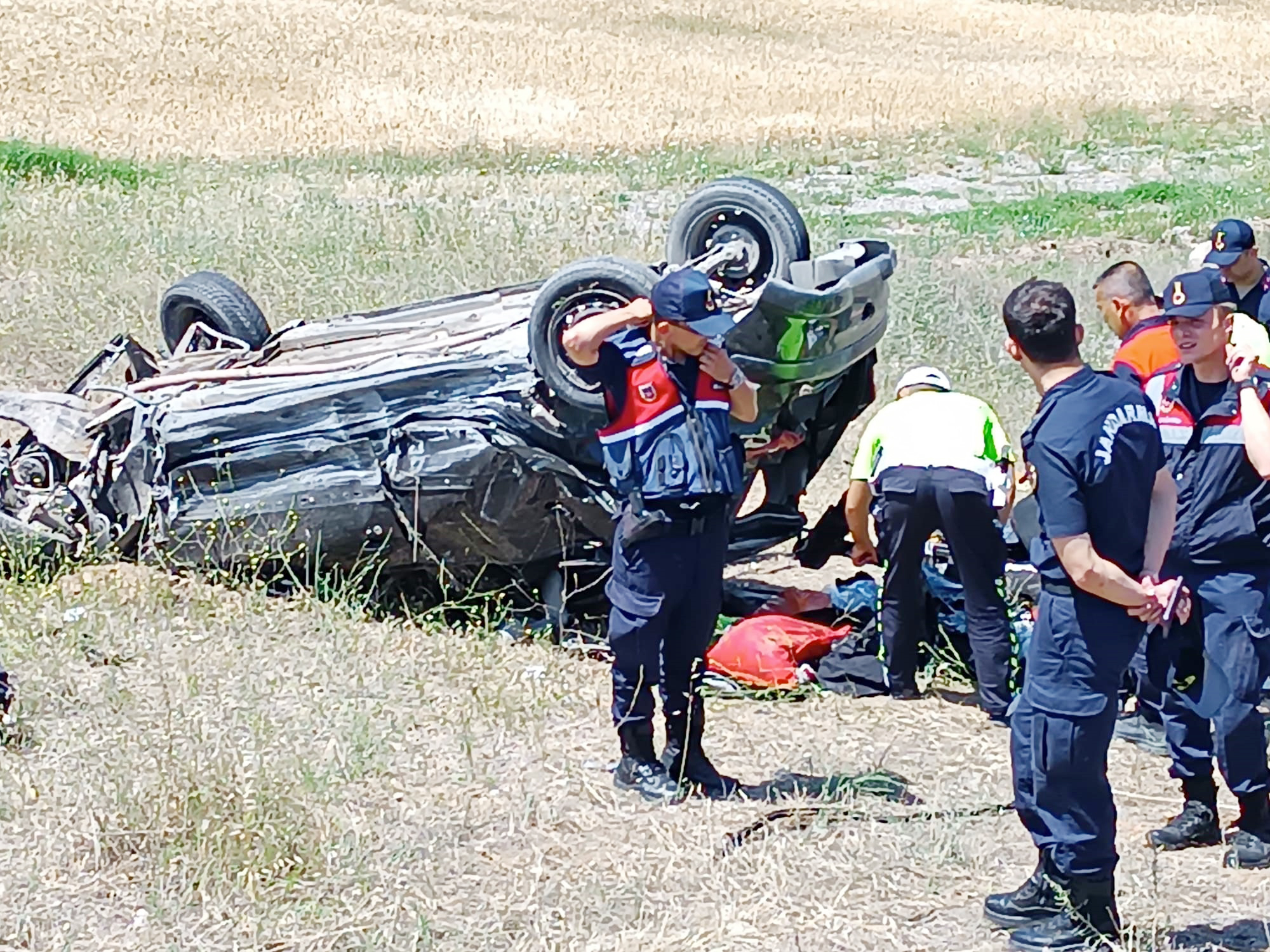 Yerköy ilçesinde meydana gelen trafik kazasında, otomobilin şarampole devrilmesi sonucu