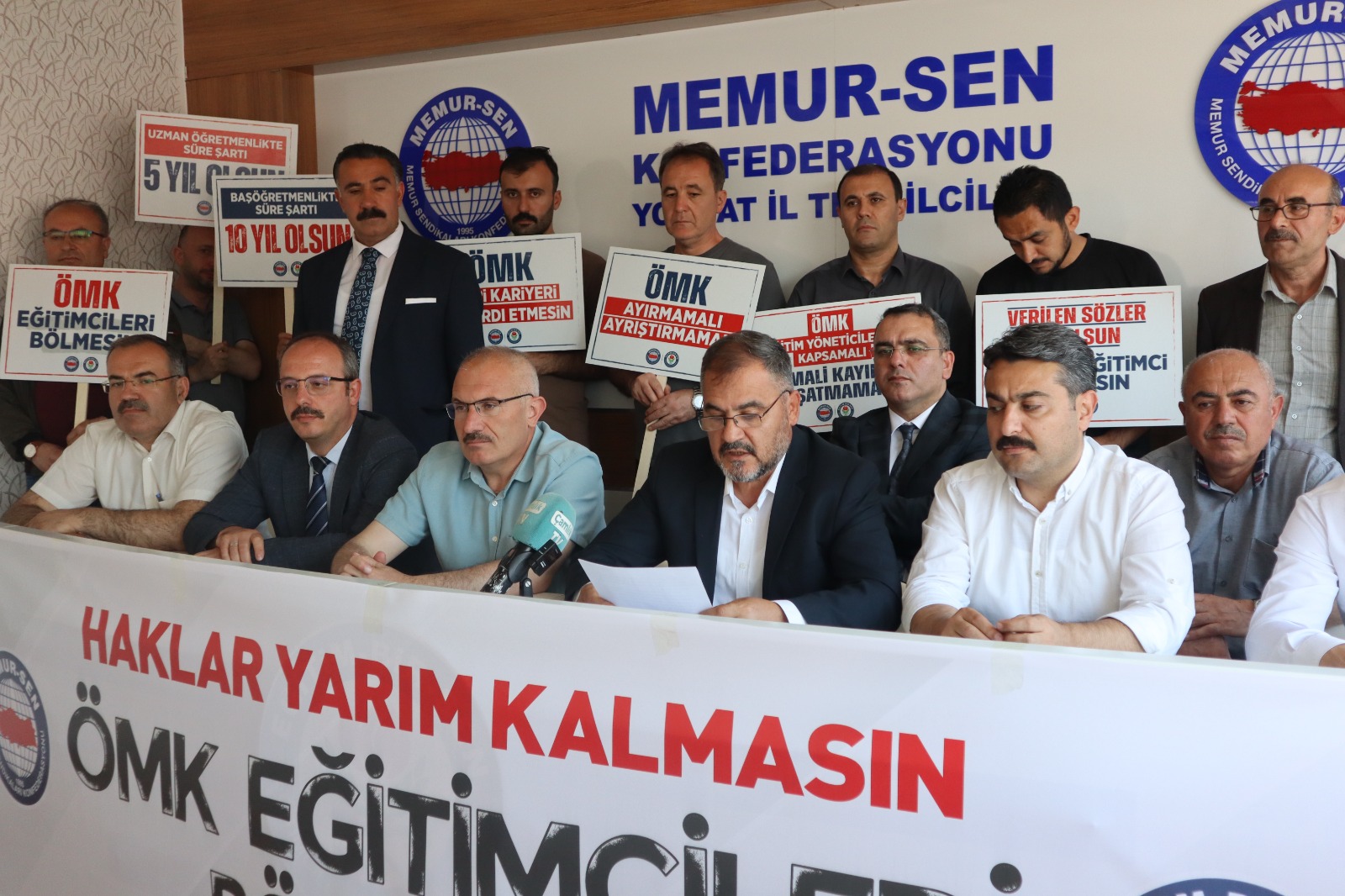 Eğitim Bir-Sen Yozgat Şube  Başkanı Kenan Şerefli ve üyeleri