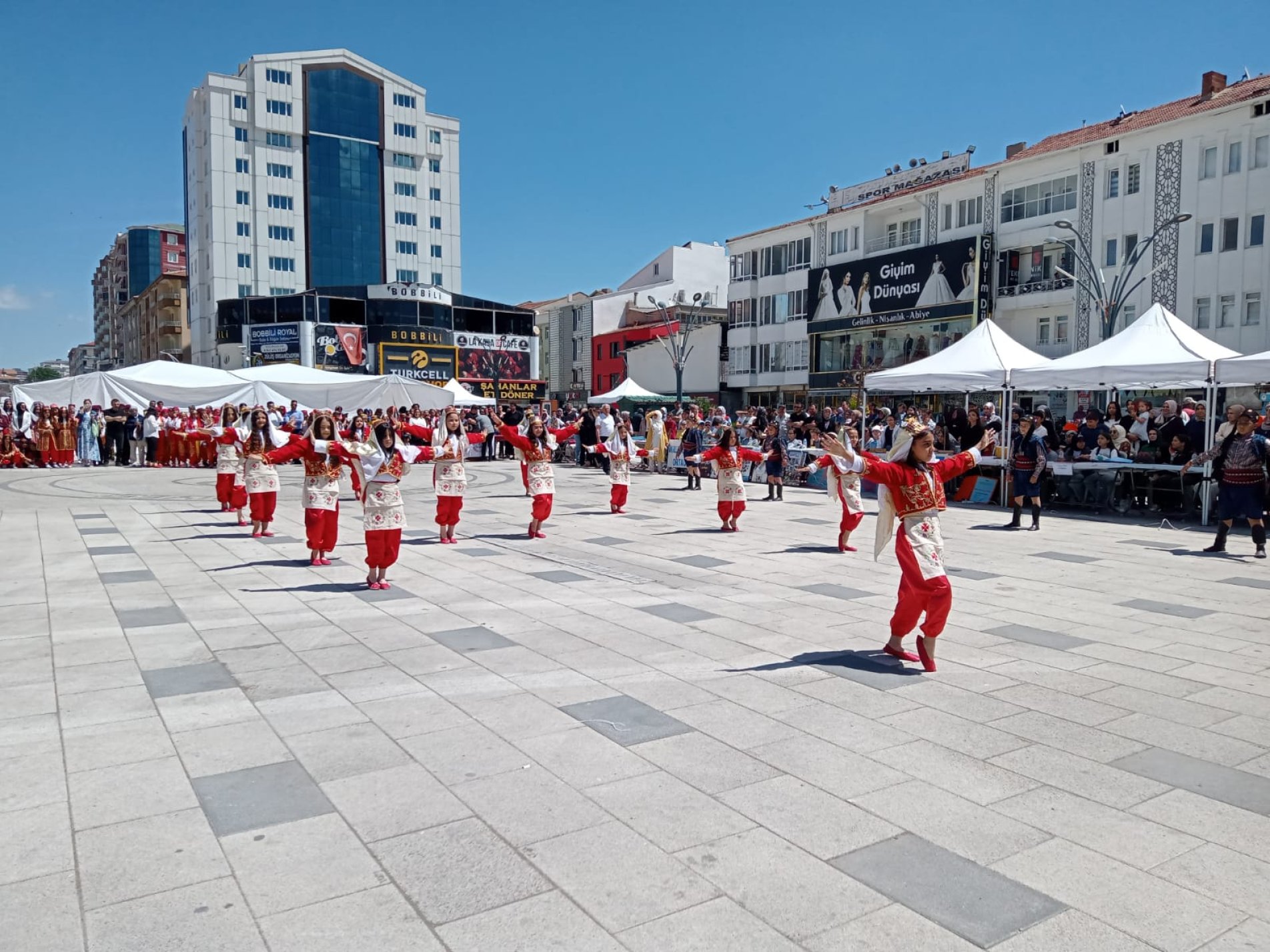 Sorgun İlçe Millî Eğitim Müdürlüğü tarafından Şakir Efendi Meydanı’nda gerçekleştirilen