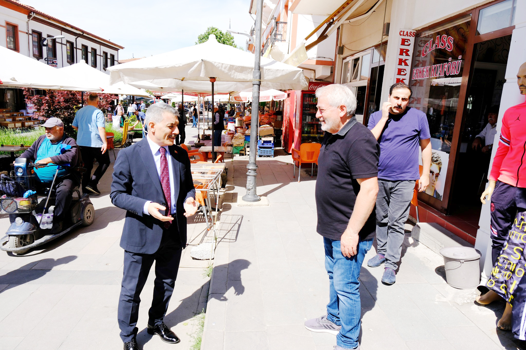 Yozgat Valisi Mehmet Ali Özkan, esnaf ziyaretleri kapsamında Un Pazarı'nda