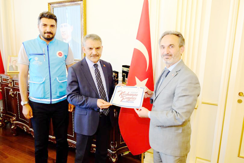 Yozgat Valisi Mehmet Ali Özkan, kurban vekaletini Türkiye Diyanet Vakfı