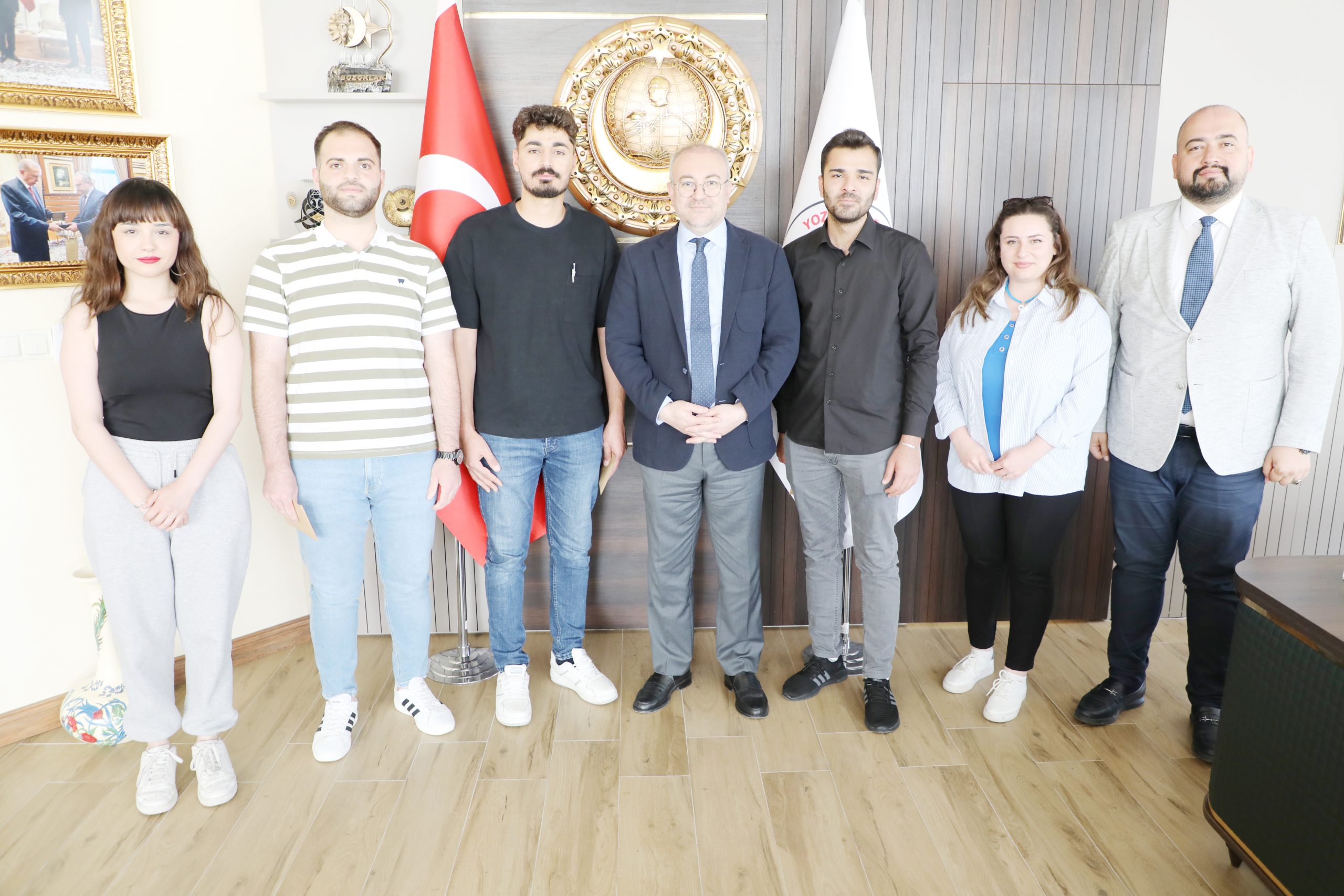 Yozgat Bozok Üniversitesi Rektörlüğü tarafından düzenlenen "Bozok'ta Bahar" konulu fotoğraf
