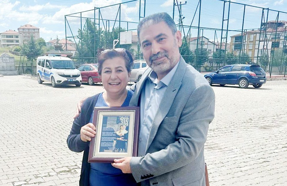 Yozgat Kazım Okuyucu Anaokulu’nda öğretmen olarak vazife yapan ve birçok