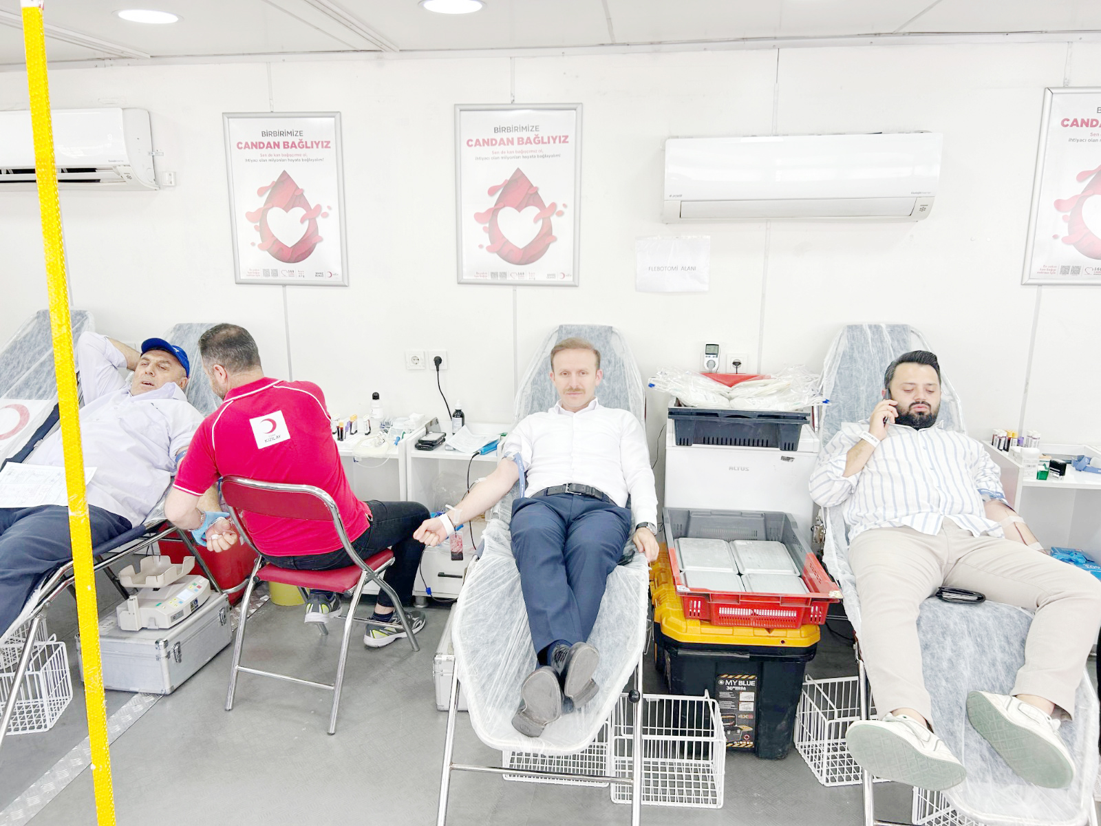 Boğazlıyan Kaymakamı Aydın Yanık, Boğazlıyan Cumhuriyet Meydanı'nda bulunan Türk Kızılay