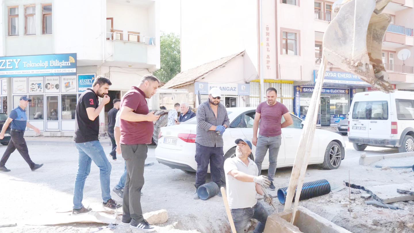 Sorgun Belediye Başkanı Mustafa Erkut Ekinci, Hanbaşı Mahallesi'nde yürütülen çalışmaları
