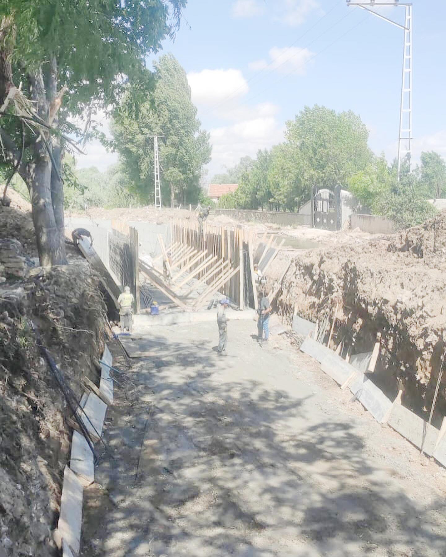 Devlet Su İşleri (DSİ) Müdürlüğü tarafından yürütülen taşkın koruma kanalı