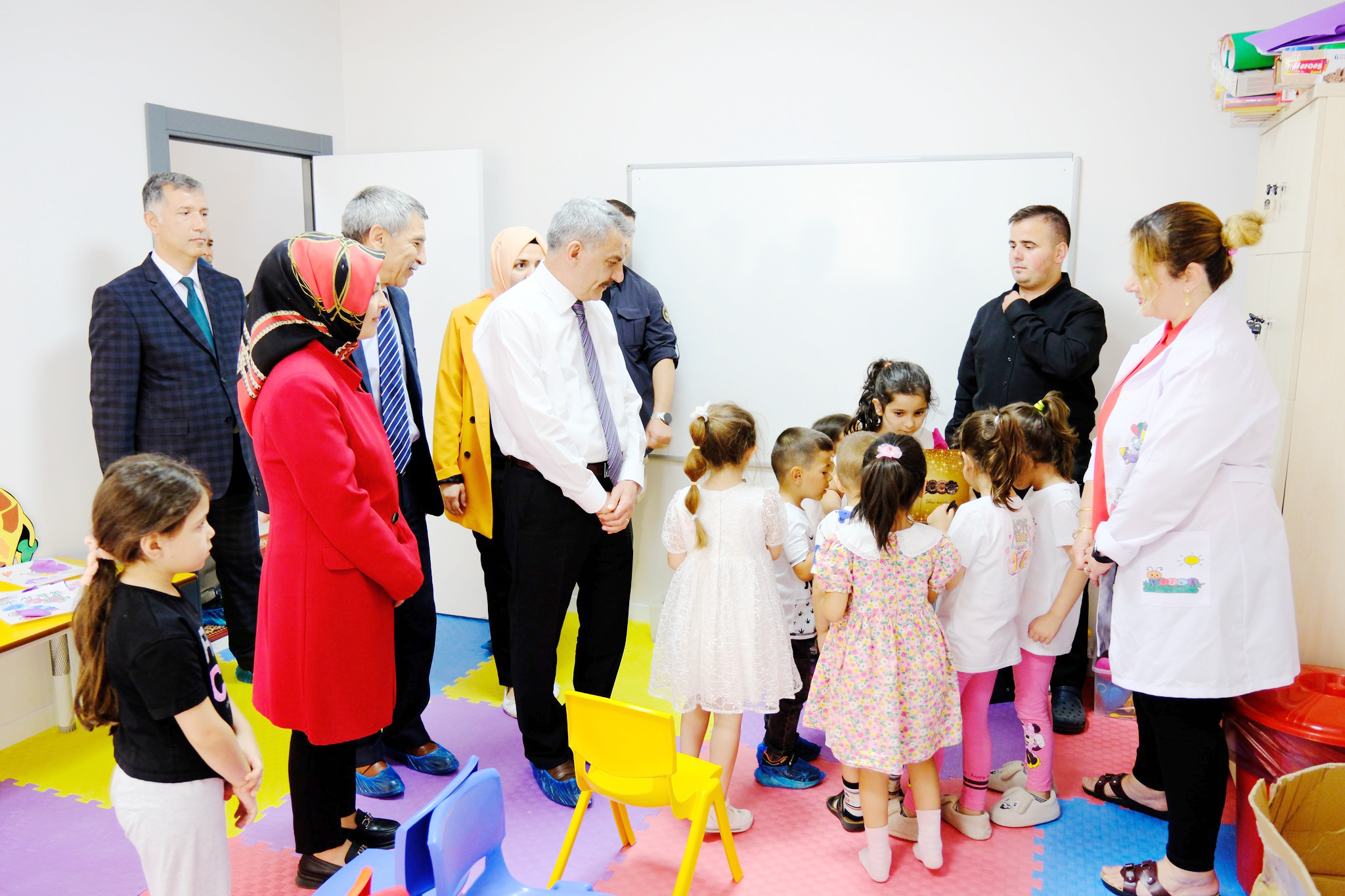 Vali Özkan Aile Destek Merkezi’ni ziyaret etti