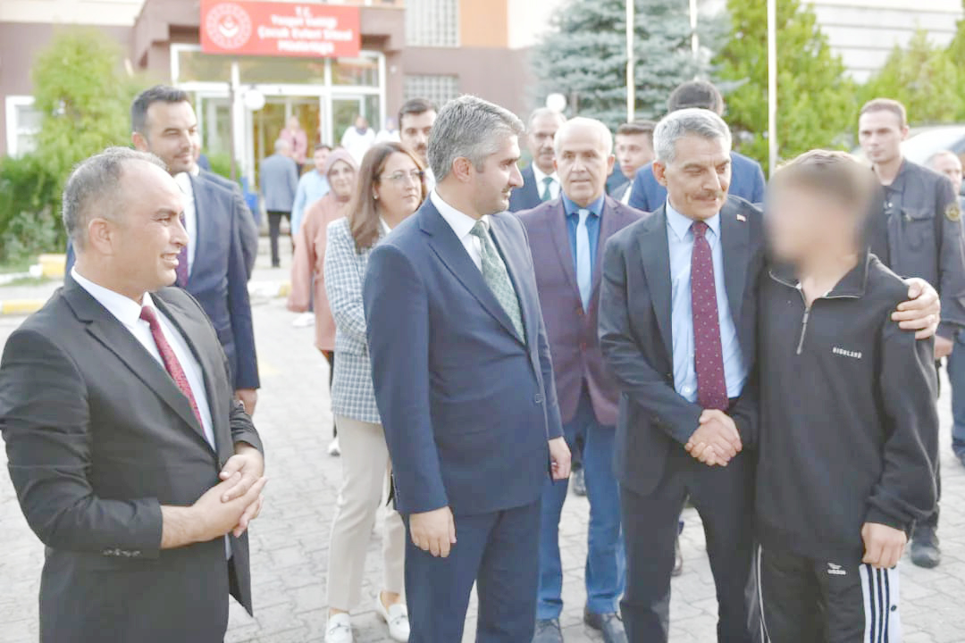 Tarıkdaroğlu, Yozgat’ta bir dizi ziyaretlerde bulundu