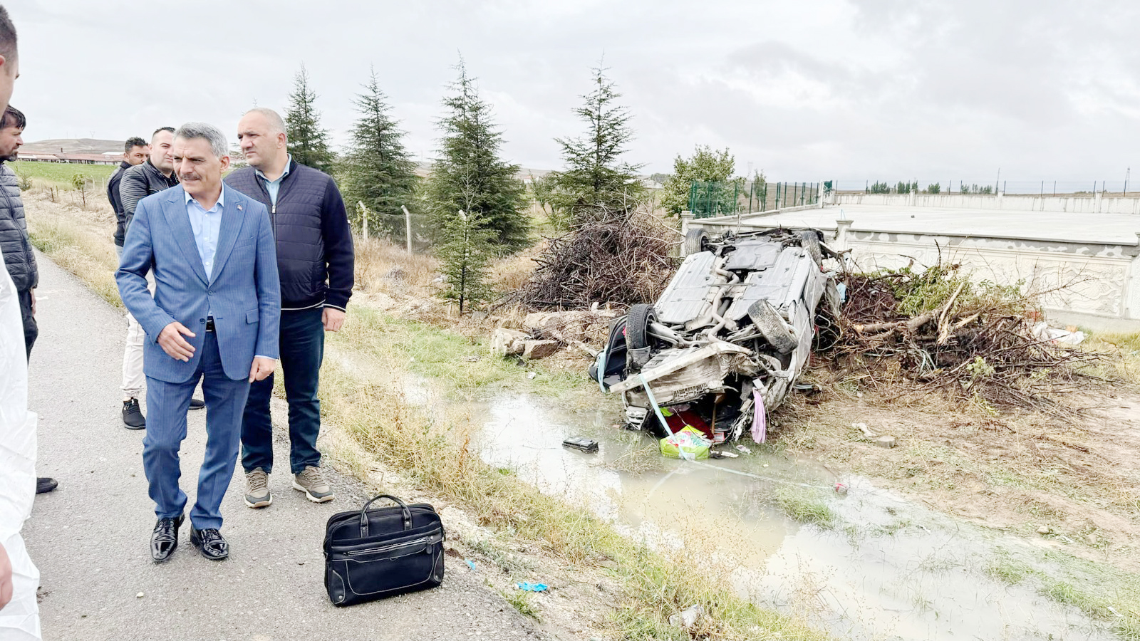 Vali Özkan; hastanede yaralıları ziyaret etti