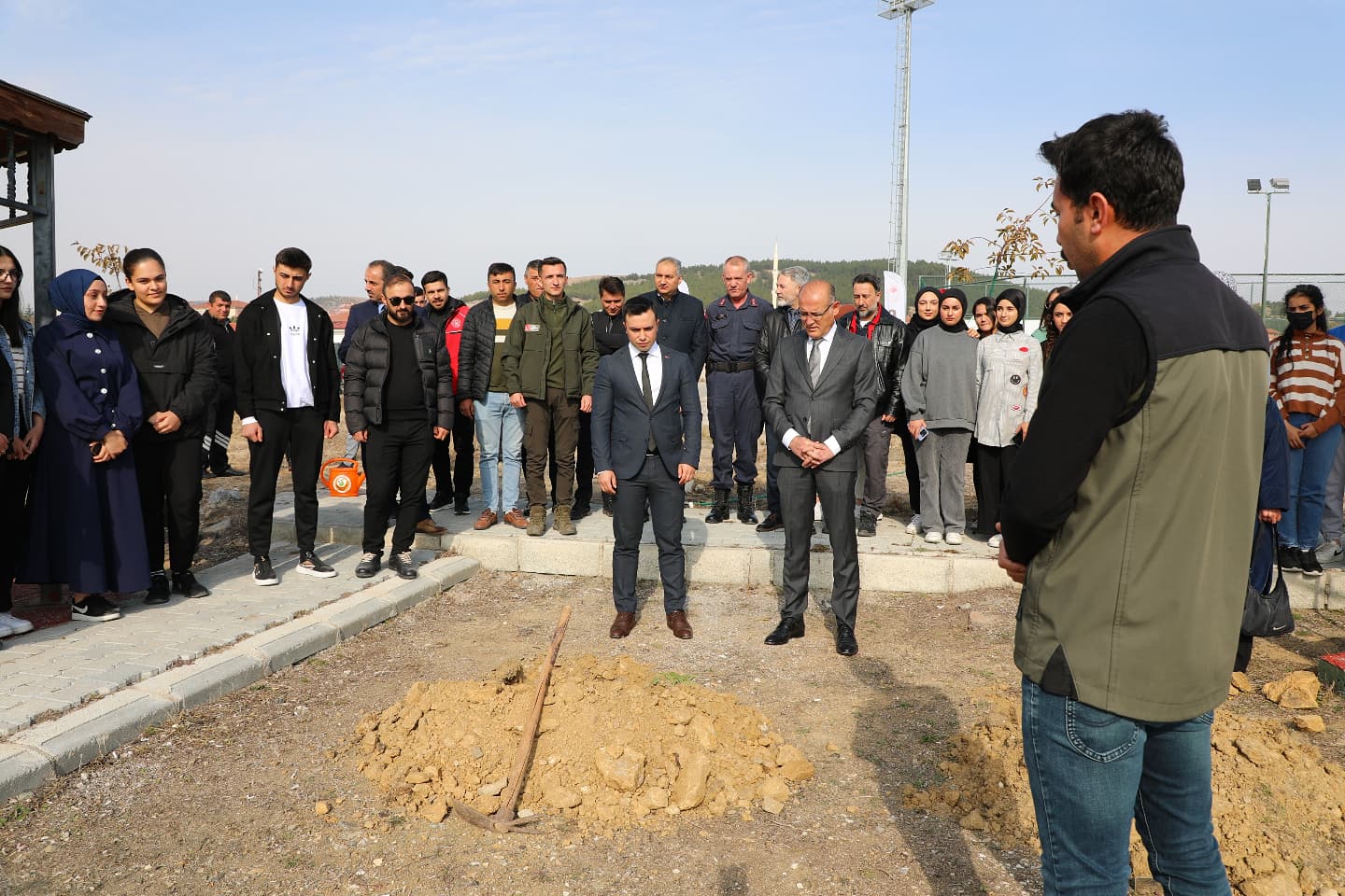 İlçelerde de fidanlar toprakla buluştu