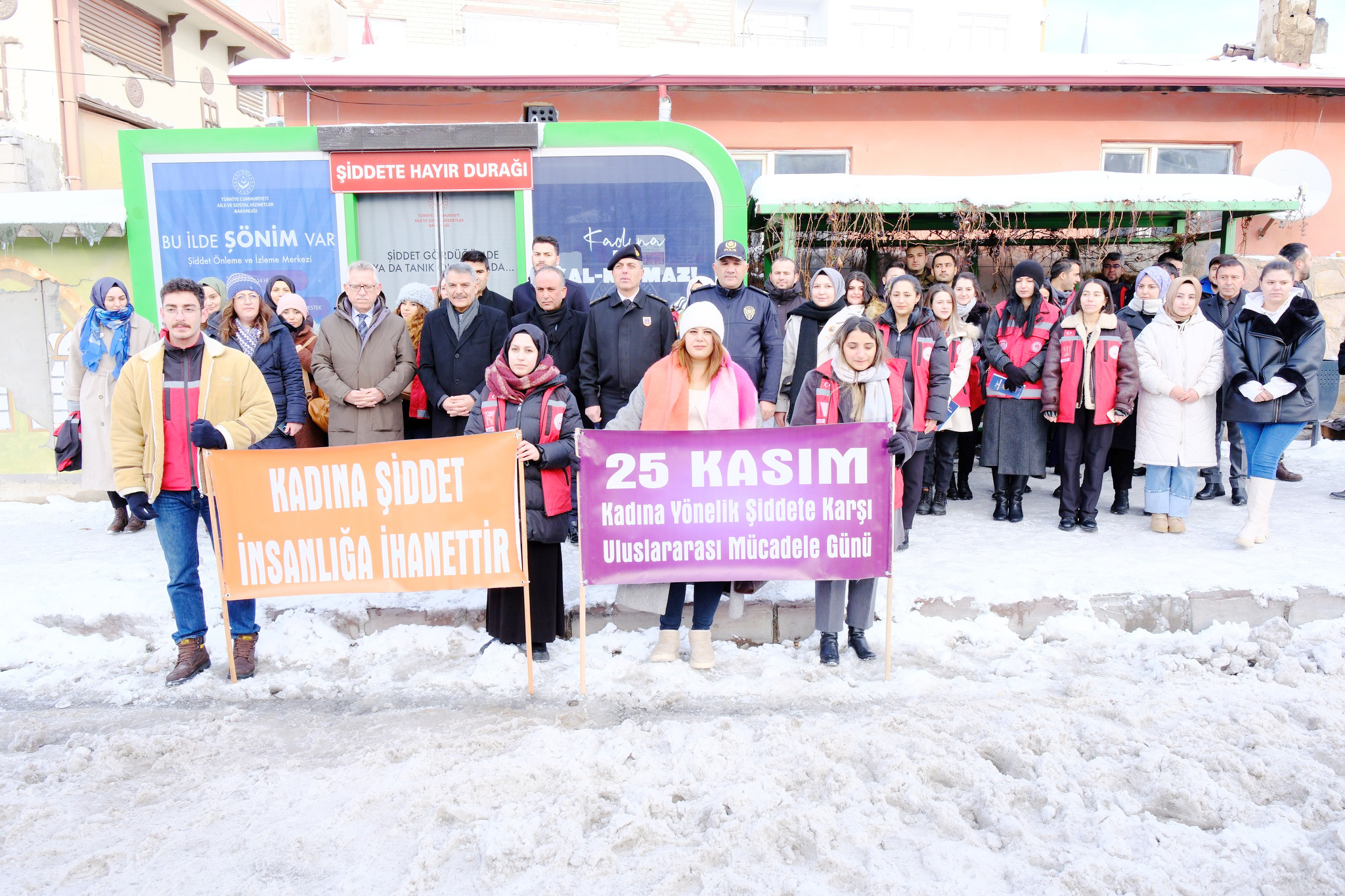 “Şiddete hayır durağı” açıldı