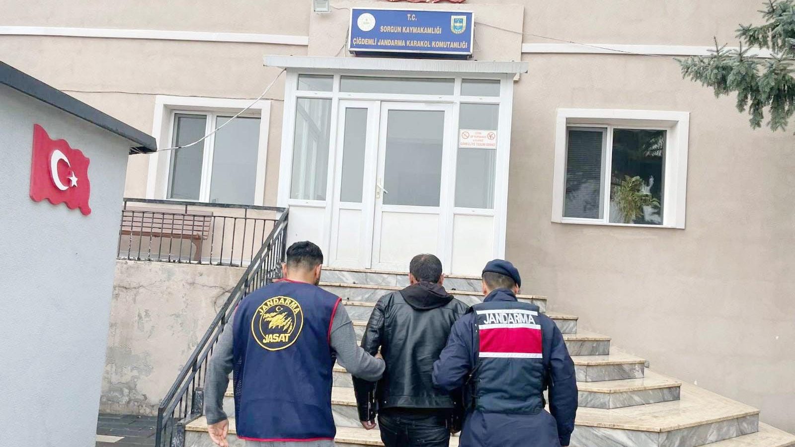 Aranan şahıslar Jandarma tarafından yakalandı