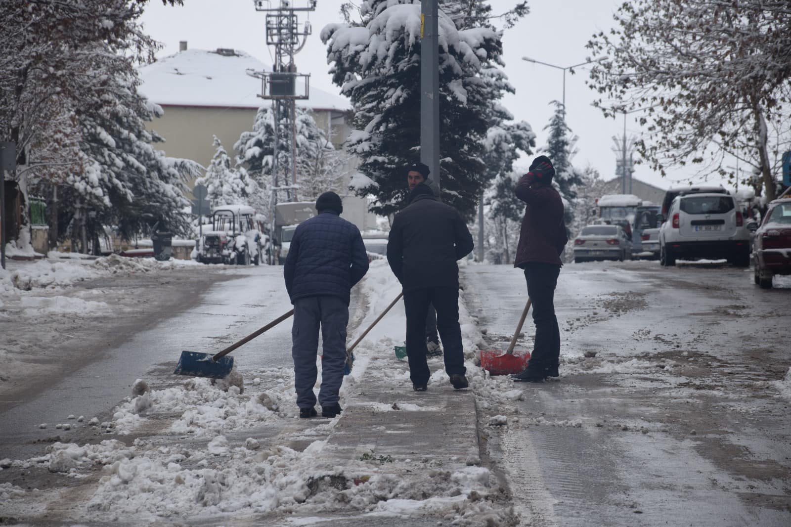 Başkan Karadavut:Kar temizleme çalışmalarını yerinde inceledi