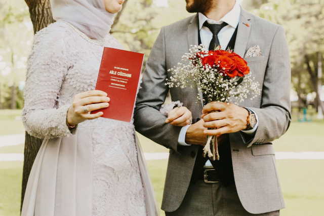 Aile ve Sosyal Hizmetler Bakanı Mahinur Özdemir Göktaş, evlenmek isteyen