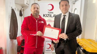 Saraykent Kaymakamı Mete Öztürk, ilçede yürütülen kan bağışı kampanyasına destek