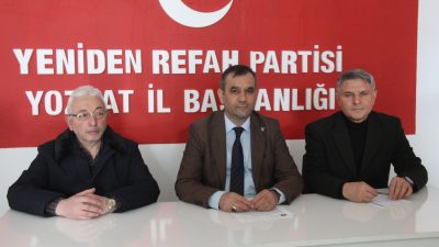 Yeniden Refah Partisi Yozgat İl Başkanı Süleyman Adıgözel, parti binasında