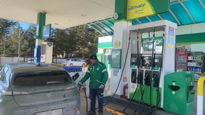 Benzin ve motorin fiyatlarına yapılan zamlarla birlikte, Yozgat'taki araç sahipleri