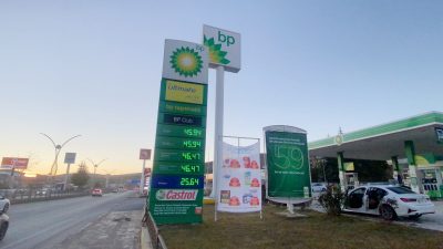 Benzin fiyatlarına 7 Ocak itibariyle gelen 1,27 lira zammın ardından