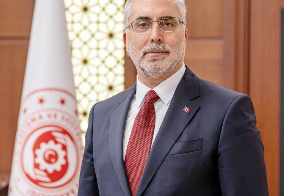 Çalışma ve Sosyal Güvenlik Bakanı Vedat Işıkhan, sosyal medya hesabı