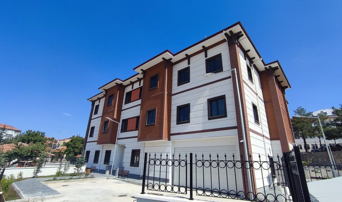 Yozgat Valisi Mehmet Ali Özkan, Çekerek ilçesinde yapımı tamamlanan Toplum