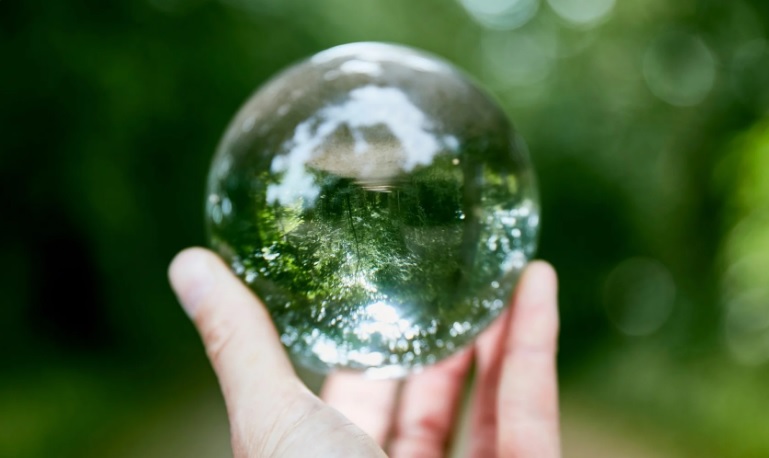 Cemre, halk inanışına göre baharın gelişini müjdeleyen önemli bir doğa