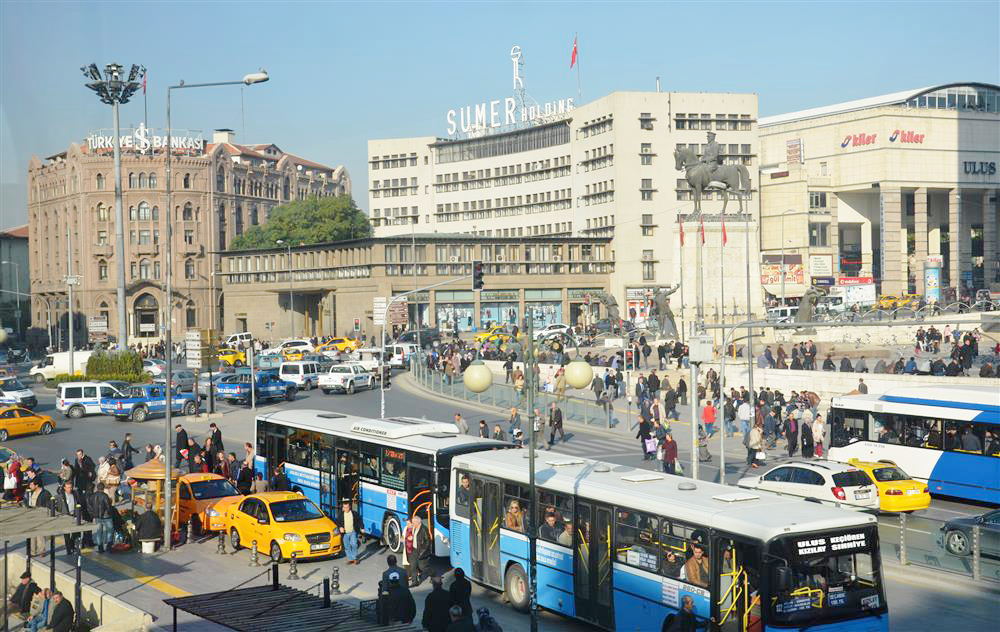 Başkent Ankara'da meydana gelen 3.5 büyüklüğündeki deprem, korku ve paniğe
