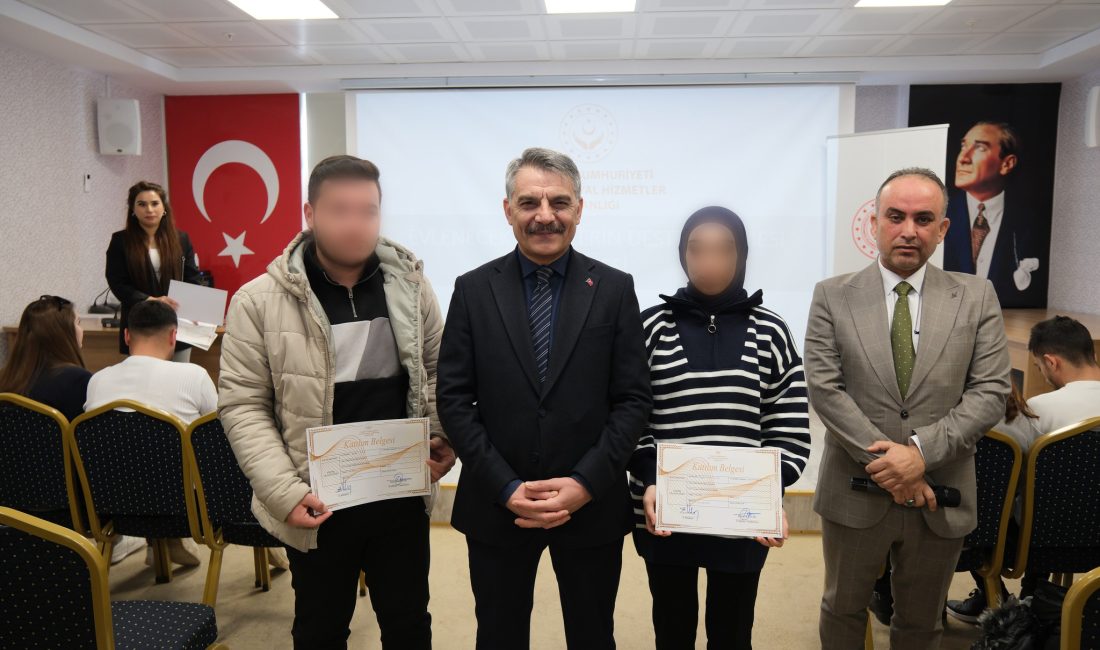 Yozgat Valisi Mehmet Ali Özkan, genç çiftlerle bir araya gelerek,