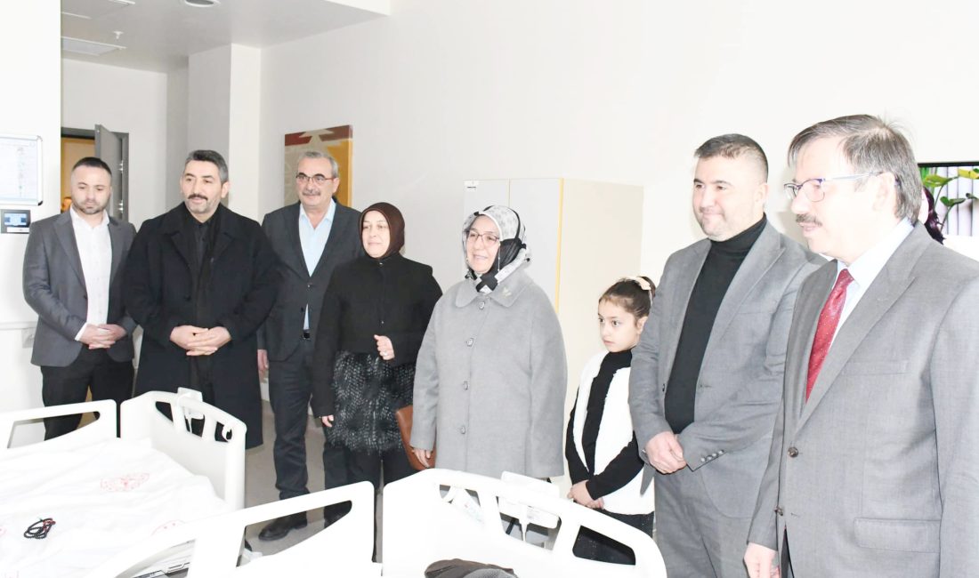 AK Parti Yozgat İl Başkanı Hasan Kandemir, beraberinde eşi Gülseren