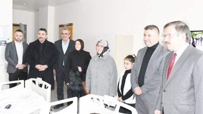 AK Parti Yozgat İl Başkanı Hasan Kandemir, beraberinde eşi Gülseren