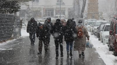 Yozgat'ta olumsuz hava koşulları kar ve buzlanma nedeniyle Akdağmadeni, Aydıncık,
