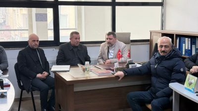 Milliyetçi Hareket Partisi (MHP) Yozgat İl Başkanı Tekin Irgatoğlu, beraberinde