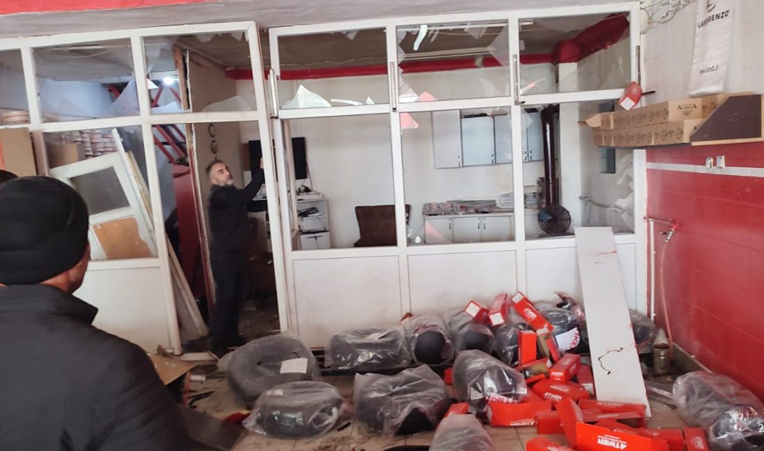 Yozgat Sanayi Sitesi'nde bir oto tamirci dükkanında bakım için getirilen