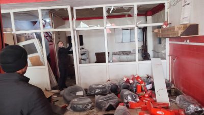 Yozgat Sanayi Sitesi'nde bir oto tamirci dükkanında bakım için getirilen