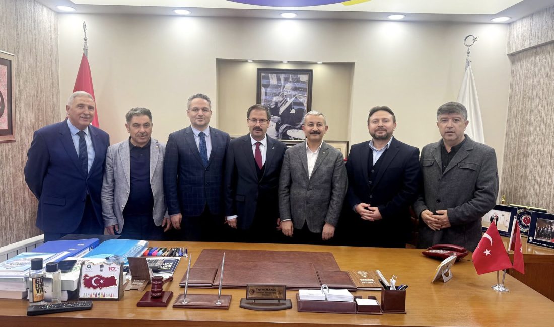 AK Parti Yozgat İl Başkanı Av. Hasan Kandemir, teşkilat mensuplarıyla