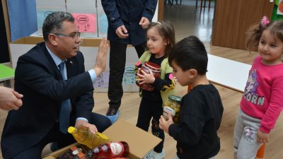 Yozgat Sürmeli Anaokulu’nda eğitim gören minik öğrenciler, aileleri ve öğretmenleri