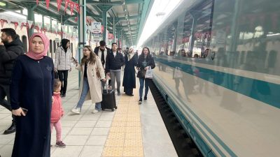 Ulaştırma ve Altyapı Bakanı Abdulkadir Uraloğlu, “Aile Yılı” kapsamında, tren