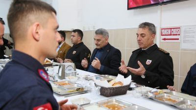 Yozgat Valisi Mehmet Ali Özkan, İl Jandarma Komutanlığı’nda düzenlenen iftar
