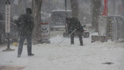 Yozgat’ta Salı günü gece saatlerinde başlayan ve etkisini sürdüren kar